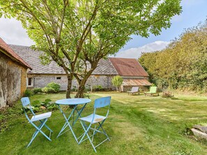 Plante, Table, Meubles, Ciel, Bâtiment, La Nature, Feuille, Chaise, Arbre, Paysage Naturel