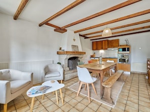 Table, Furniture, Property, Chair, Couch, Building, Wood, Interior Design, Flooring, Floor