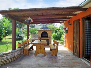 Agua, Cielo, Piscina, Planta, Azur, Azul, Árbol, Mueble Para Exteriores, Edificio, Sombra