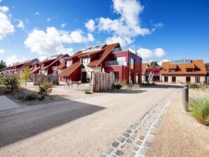 Pflanze, Gebäude, Fenster, Schwimmbad, Azurblau, Wasser, Baum, Haus, Himmel, Urban Design
