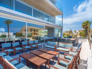 Plante, Bâtiment, Fenêtre, Piscine, Bleu Azur, L'Eau, Arbre, Maison, Ciel, Design Urbain