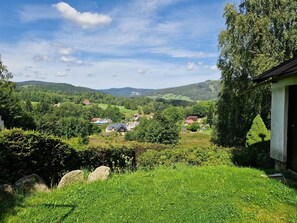 Wolke, Pflanze, Himmel, Eigentum, Pflanzengemeinschaft, Natürliche Landschaft, Botanik, Natürlichen Umgebung, Gebäude, Baum