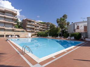 Water, Sky, Daytime, Property, Building, Cloud, Swimming Pool, Plant, Azure, Tree