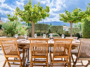 Cloud, Sky, Furniture, Plant, Chair, Nature, Building, Table, Wood, Outdoor Table