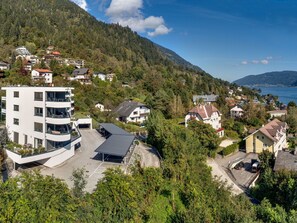 Himmel, Wolke, Daytime, Eigentum, Gebäude, Berg, Baum, Vegetation, Haus, Pflanze