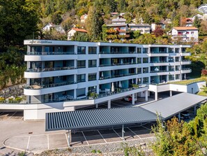 Plant, Building, Window, Tree, Tower Block, Condominium, Urban Design, Neighbourhood, Leisure, Residential Area