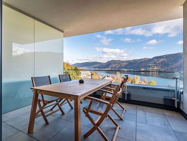 Table, Meubles, Bâtiment, Ciel, Nuage, L'Eau, Bois, Ombre, Montagne, Chaise