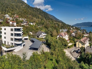 Himmel, Wolke, Daytime, Eigentum, Gebäude, Berg, Baum, Vegetation, Haus, Pflanze