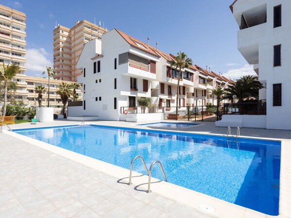 Water, Sky, Building, Plant, Swimming Pool, Azure, Tree, Window, House, Condominium