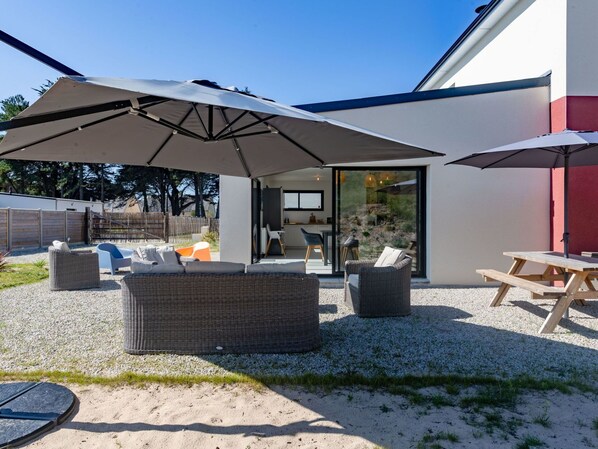 Sky, Property, Table, Furniture, Window, Shade, Plant, Lighting, Architecture, Outdoor Furniture