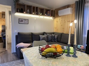 Table, Propriété, Meubles, Canapé, Confort, Design Intérieur, Salon, Canapé-Lit, Sol, Sol