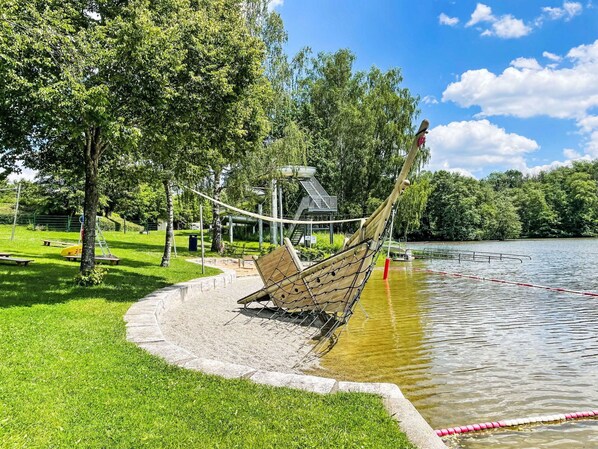 Water, Plant, Sky, Boat, Cloud, Tree, Natural Landscape, Lake, Watercraft, Grass