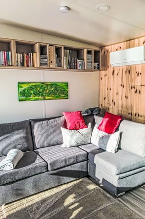 Möbel, Interior Design, Couch, Flooring, Holz, Fussboden, Wohnzimmer, Zimmer, Wohnung, Zuhause