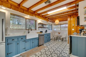 Kitchen | Central Air Conditioning/Heat | Single-Story Home