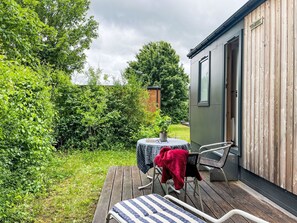 Shrub, Land Lot, Garden, Cottage, Garden Buildings, Yard, Shed, Backyard, Siding
