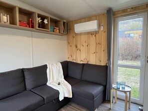 Couch, Eigentum, Möbel, Pflanze, Interior Design, Holz, Beleuchtung, Wohnzimmer, Komfort, Die Architektur