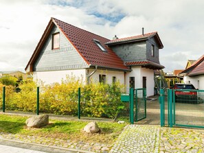 Cloud, Building, Sky, Plant, Window, House, Land Lot, Tree, Grass, Cottage