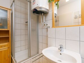 Zapfhahn, Armatur, Sinken, Eigentum, Bad Sink, Badezimmer, Spiegel, Interior Design, Die Architektur