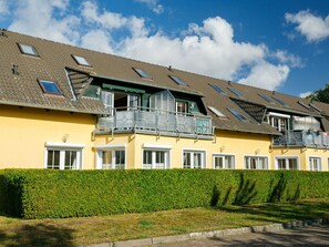 Nuage, Plante, Ciel, Propriété, Bâtiment, Fenêtre, Lot Terre, Architecture, Herbe, Chalet