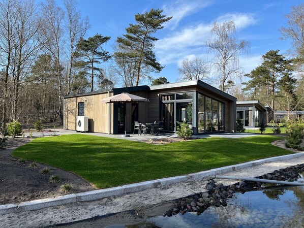 Plant, Sky, Cloud, Water, Building, Tree, Natural Landscape, Window, Cottage, Land Lot