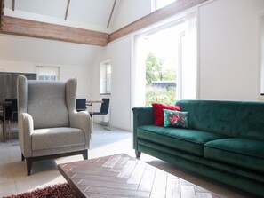 Furniture, Property, Comfort, Wood, Building, Couch, Interior Design, Architecture, Living Room, Shade