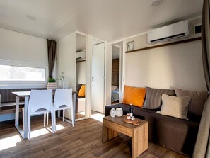Table, Property, Furniture, Couch, Building, Comfort, Living Room, Wood, Interior Design, Houseplant