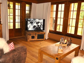 Tabelle, Möbel, Fernsehen, Holz, Couch, Fenster, Komfort, Gebäude, Wohnzimmer, Interior Design