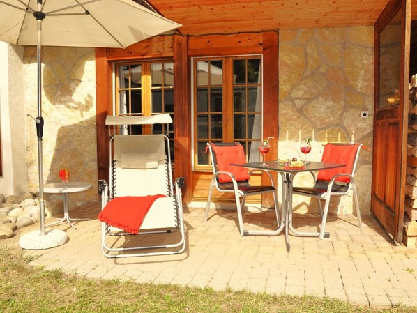 Möbel, Gebäude, Holz, Schatten, Interior Design, Stuhl, Gartenmöbel, Die Architektur, Tabelle, Fussboden