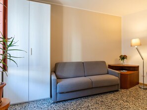 Plant, Comfort, Wood, Lighting, Rectangle, Interior Design, Floor, Flooring, Lamp, Living Room