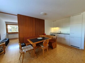 Ciel, Bâtiment, Fenêtre, Design Urbain, Zone Résidentielle, Façade, Immobilier, Condominium, Arbre, Bâtiment Commercial
