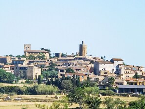 Sky, Wall, Facade, Town, Architecture, Neighbourhood, Human Settlement, Tower, Village, Suburb
