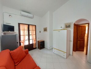 Planta, Cielo, Edificio, Ventana, Azur, Puerta, El Terreno Del Lote, Casa, Árbol