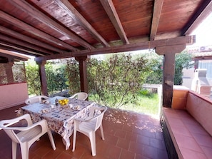 Plante, Ciel, Bâtiment, Fenêtre, Bleu Azur, Porte, Lot Terre, Maison, Arbre