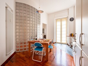 Holz, Fenster, Interior Design, Tabelle, Flooring, Fussboden, Holzbeize, Küche, Hartholz