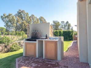 Plante, Ciel, Bâtiment, Arbre, Bois, Lot Terre, Sol, Sol, Maison, Ombre