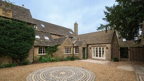 Rear Entrance, Ashworth House, Bolthole Retreats