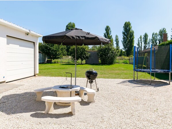 Plant, Sky, Shade, Tree, Outdoor Furniture, Grass, Leisure, Landscape, Tints And Shades, Umbrella