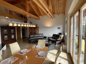 Eigentum, Möbel, Tabelle, Couch, Interior Design, Holz, Flooring, Fussboden, Wohnzimmer, Bilderrahmen