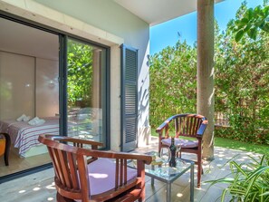Propriété, Plante, Meubles, Ombre, Chaise, Table, Bois, Architecture, Design Intérieur, Mobilier De Jardin