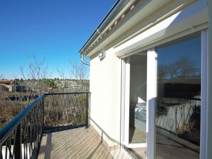 Himmel, Holz, Gebäude, Pflanze, Schatten, Grundeigentum, Dach, Hütte, Veranda, Haus