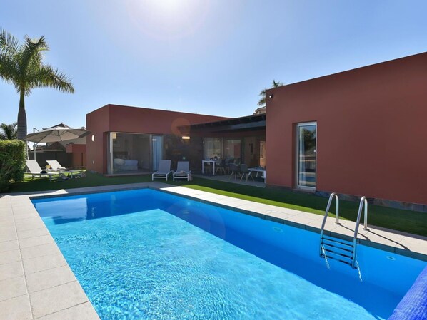 Water, Plant, Sky, Property, Swimming Pool, Light, Azure, Shade, Lighting, Building
