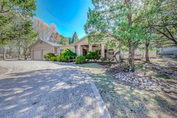 Ruidoso Vacation Rental | 3BR | 2.5BA | 2,100 Sq Ft | 2 Steps Required