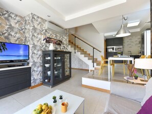 Himmel, Eigentum, Möbel, Gebäude, Tabelle, Interior Design, Schatten, Pflanze, Freizeit, Eigentumswohnung