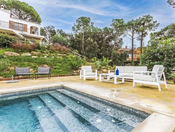 Swimming Pool, Garden, Resort, Outdoor Furniture, Chair, Landscaping, Eco Hotel, Shade, Water Feature, Flagstone