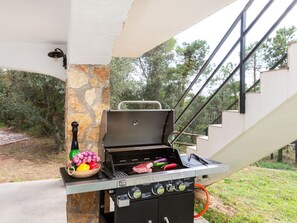 Sky, Property, Furniture, Building, Table, Interior Design, Shade, Plant, Leisure, Condominium