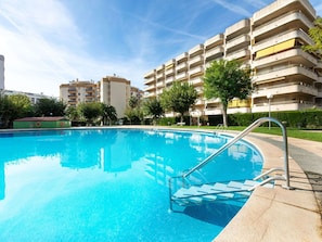 L'Eau, Ciel, Bâtiment, Plante, Jour, Propriété, Nuage, Piscine, Bleu, Bleu Azur