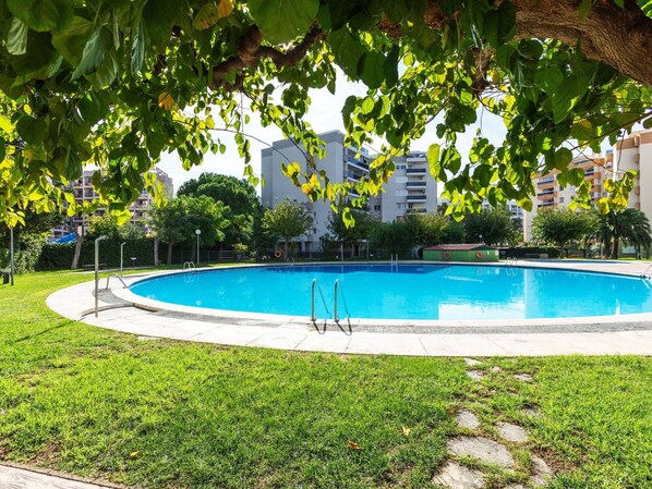 L'Eau, Propriété, Plante, Piscine, La Nature, Bâtiment, Bleu Azur, Ombre, Arbre, Plan D'Eau