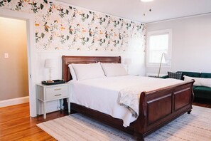 Get a great night of sleep in this comfortable king bed