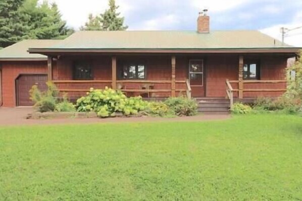 Welcome to Cozy Baie Chalet, sitting on a private 1 acre, waterfront oasis.Come kick back and relax!
