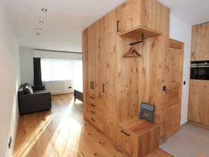 Property, Building, Wood, Hall, Flooring, Floor, Living Room, Hardwood, House, Wood Stain